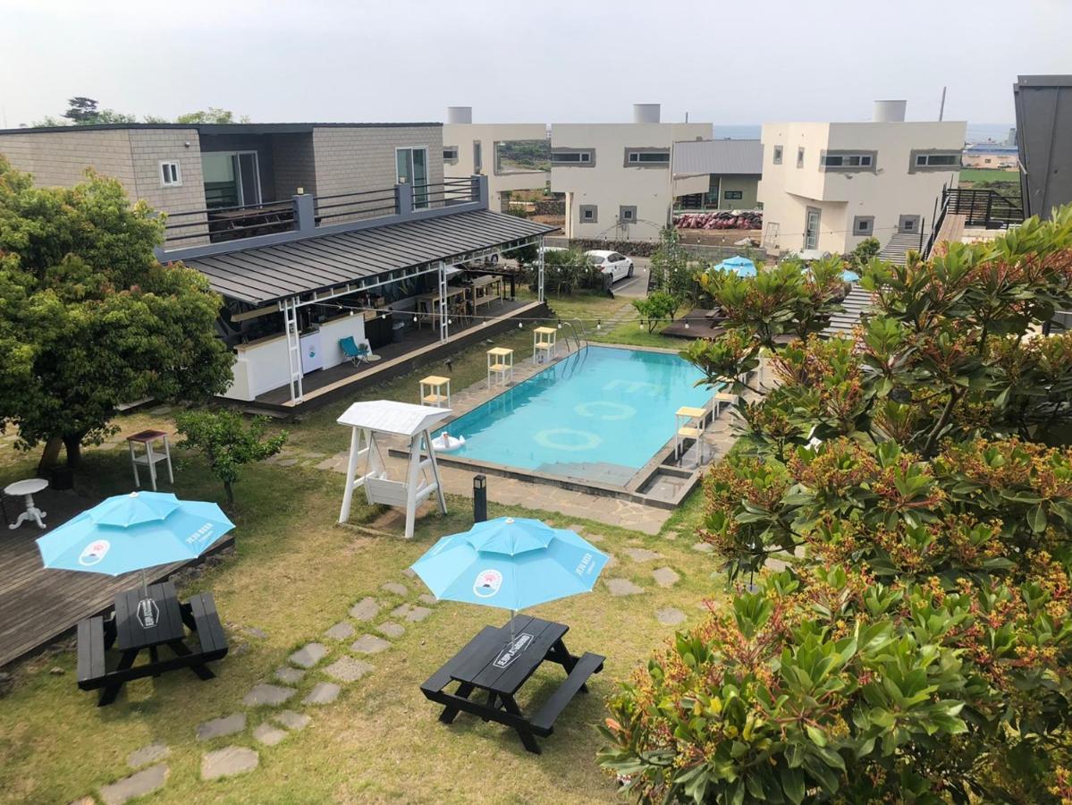 Jeju Playground Hostel Bagian luar foto